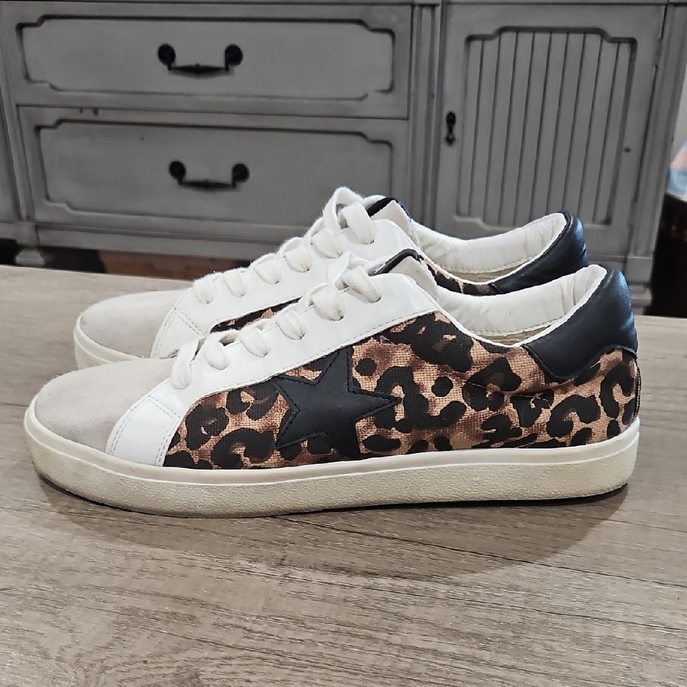 Steve Madden Phillip Leopard Print with star Women's  Sneakers size 8